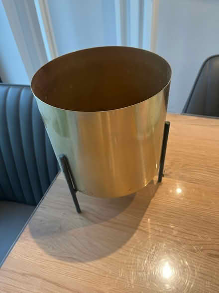 Photo of free Gold plant pot with stand (Tunbridge Wells TN2) #1