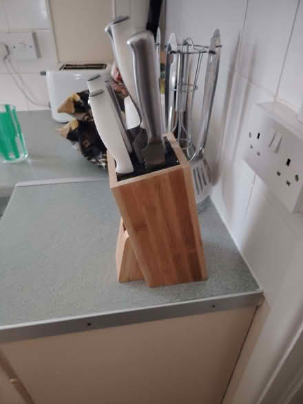 Photo of free Kitchen Knives in Block (Cashes Green GL5) #2