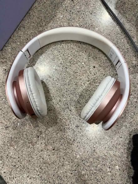 Photo of free Wireless headphones (Strood ME2) #1