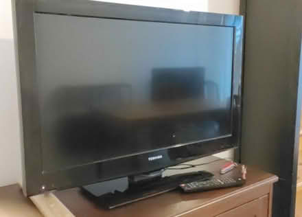Photo of free 31 inches Toshiba TV (Fish Island E3) #1