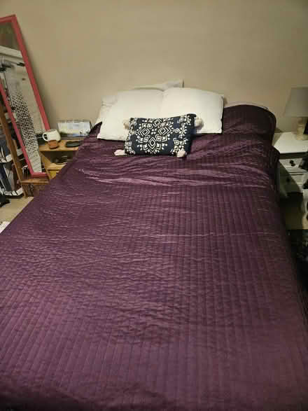 Photo of free QUEENsize divan spotless mattress (SW18) #1