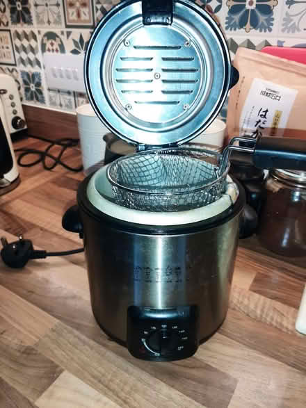 Photo of free Small Deep Fat Fryer (Birds Marsh View, SN15) #1