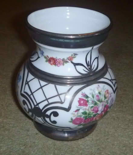 Photo of free China vase (Raymond's Hill EX13) #1