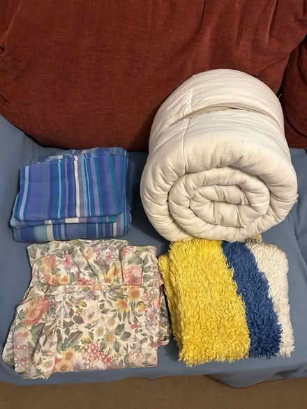 Photo of free bed linen, single quilt & bath mat (Comeytrowe TA1) #1