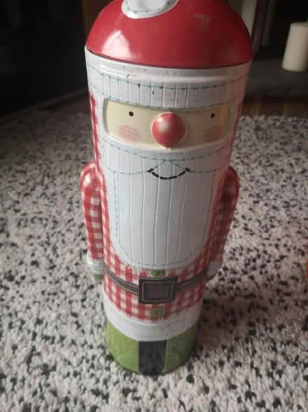Photo of free Christmas tin. (Binfield RG42) #1