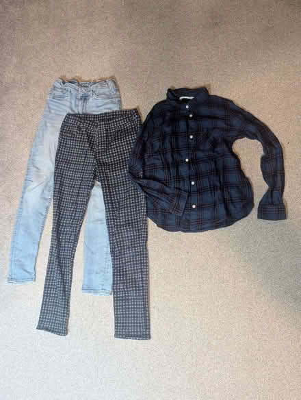 Photo of free Girl's clothes bundle 9-10yrs (Priestwood RG42) #1