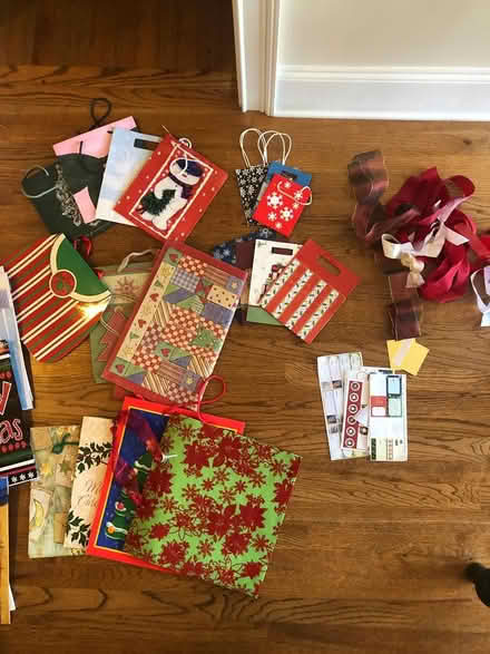 Photo of free Christmas boxes gift bags (Windward / Clubhouse) #2