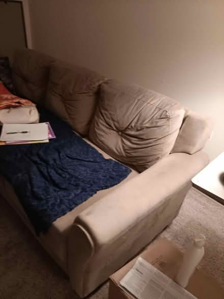 Photo of free Couch (131C.St.apt 16 spfld ore) #1