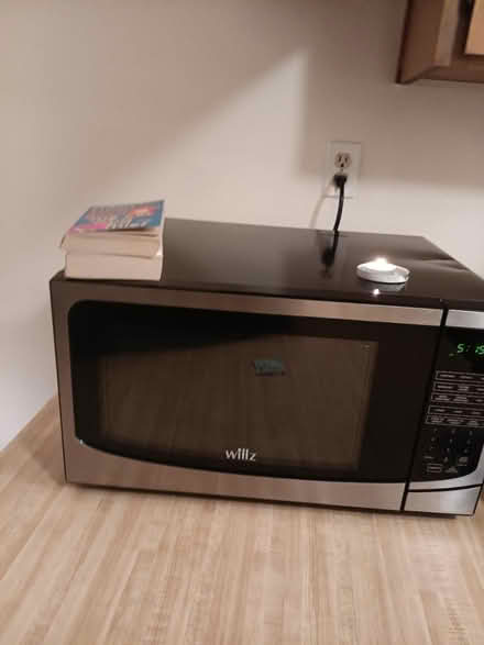 Photo of free Will microwave (131C.St.apt 16 spfld ore) #1