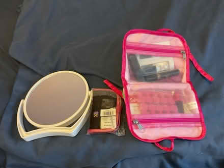 Photo of free Make up gift stuff (Chesterfield S41) #1