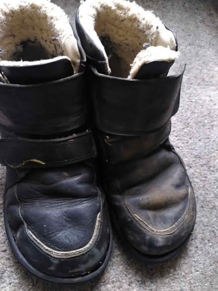 Photo of free Size 2.5 UK warm school boots (Sale moor M33) #1