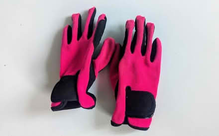 Photo of free Kid's gloves (age 6-8) (St Albans AL1) #1