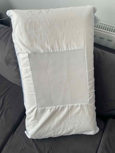 Photo of free Memory foam pillow (en1) #2