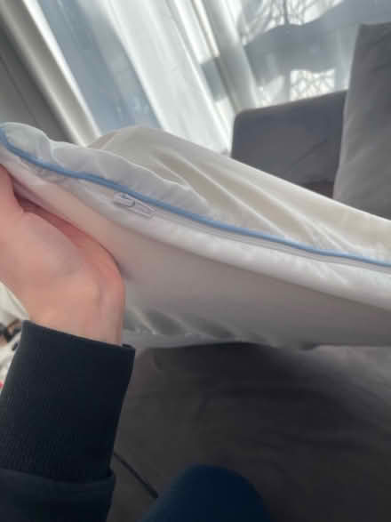 Photo of free Memory foam pillow (en1) #3