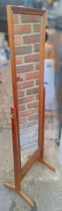Photo of free Floor standing mirror (Amersham Common HP7) #1