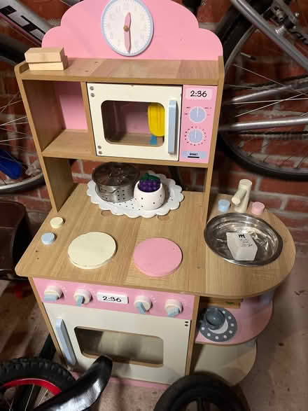 Photo of free Children’s play kitchen (Watitune Avenue, CV10) #1