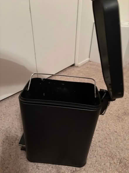 Photo of free Small black trash bin (Willow Glen) #1