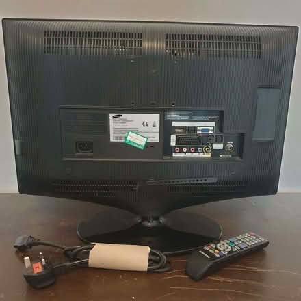 Photo of free Small Older Style Samsung TV - Console TV? (CT1) #2