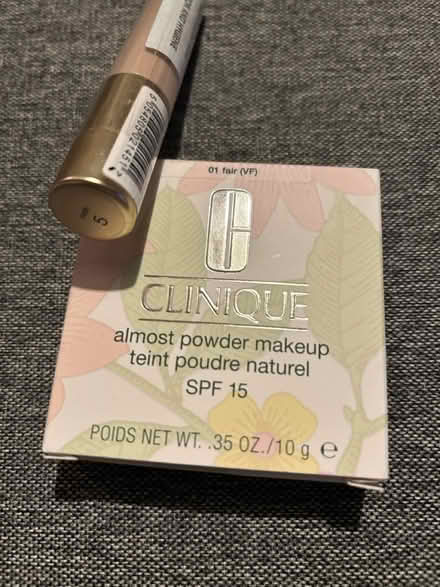 Photo of free Clinique make up (Ware SG12) #3