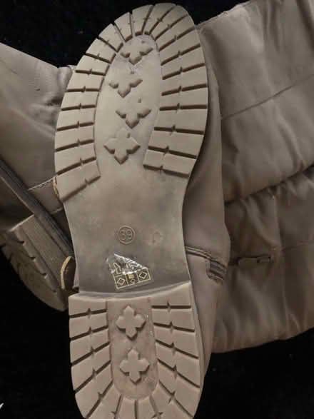 Photo of free Size 6 very warm boots (CR3) #2