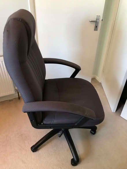 Photo of free Desk/Computer Chair (Blackheath SE3) #1