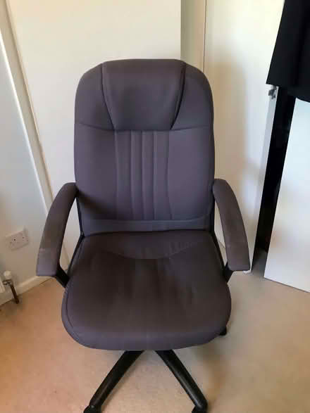 Photo of free Desk/Computer Chair (Blackheath SE3) #3