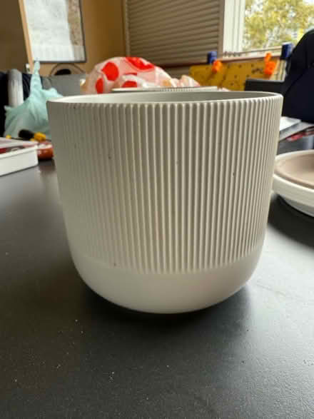 Photo of free 4 x ceramic plant pots (Pyrmont) #1