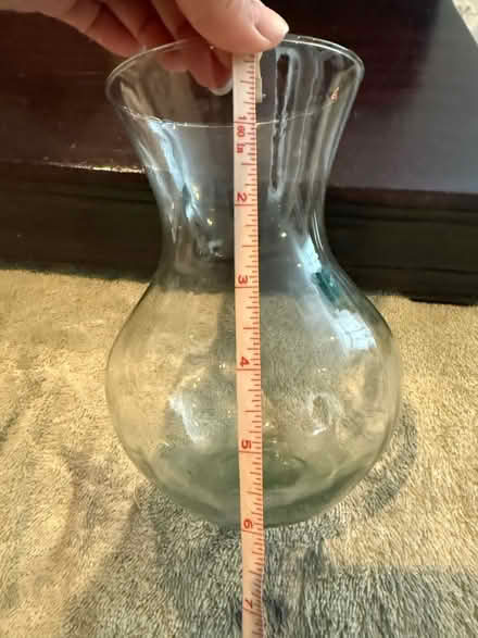 Photo of two 7” curvy vases (Near Woodside Plaza) #1