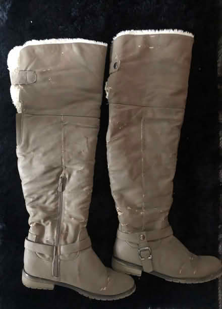 Photo of free Size 6 very warm boots (CR3) #1