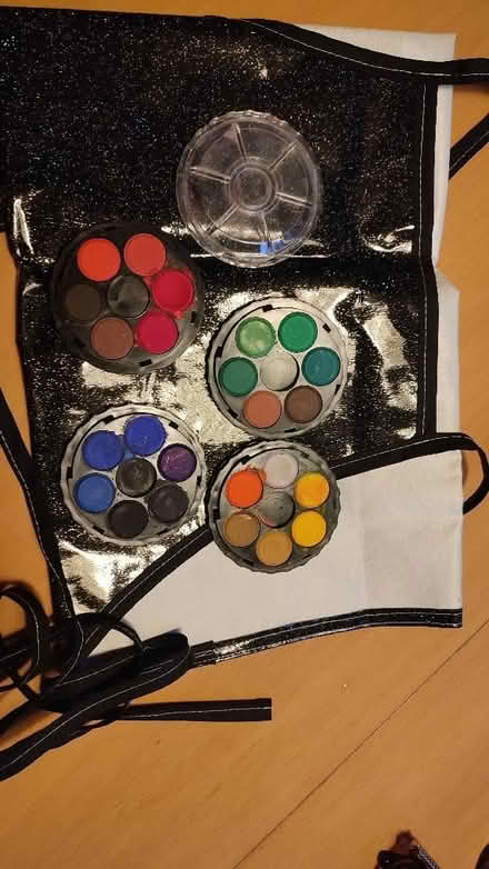 Photo of free Watercolour paint set and apron (Earlsdon CV5) #1