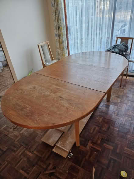 Photo of free Extending dining table (Maidenhead SL6) #1