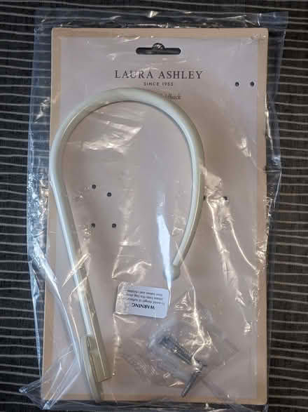 Photo of free Curtain hold back, white (Fulwood S10) #1