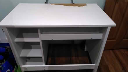 Photo of free White Desk (Heath and Reach, LU7) #2