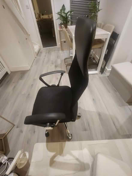 Photo of free Desk chair (DA1) #2