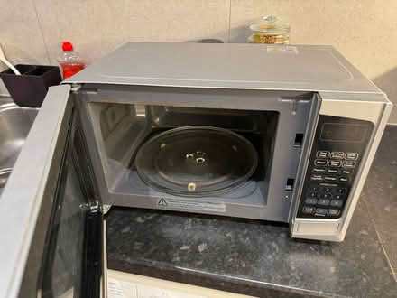 Photo of free Logik Microwave (Harrow, Kenton Road HA3) #2