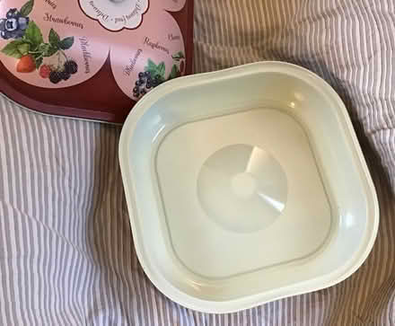 Photo of free beautiful tin - clean, new (Cookham SL6) #3