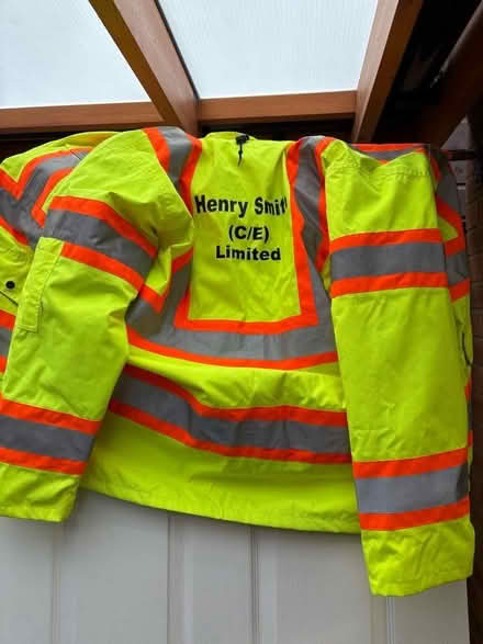 Photo of free Hi-Vis work coat as new (Woodville DE11) #1
