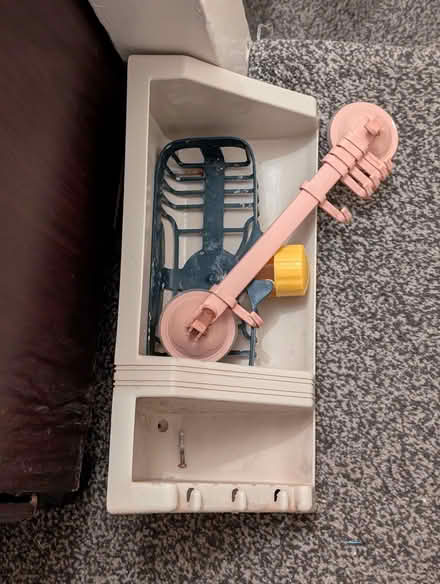 Photo of free bathroom accessories (Wybourn S2) #1