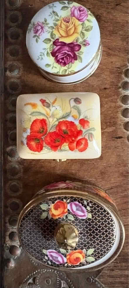 Photo of free 3 small Ashford pill box type pots (Windlesham GU20) #1