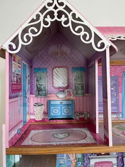 Photo of free Doll house (SG4 hitchin) #4