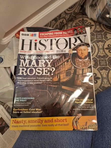 Photo of free history and economist magazines (BN411XN) #1