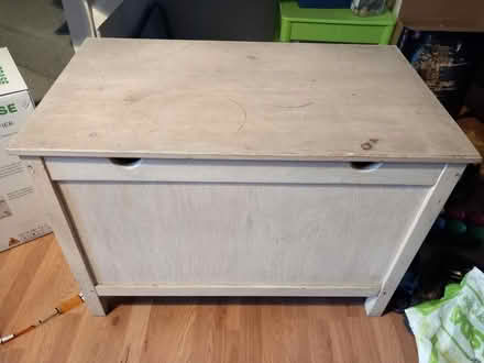 Photo of free Wooden chest (Caton) #1