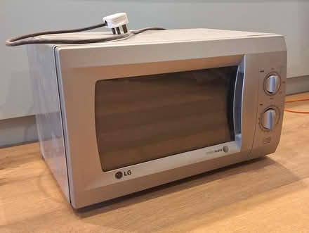Photo of free Microwave oven (E17 Queens/Boundary Road) #1