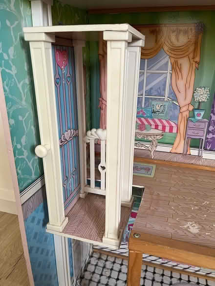 Photo of free Doll house (SG4 hitchin) #3