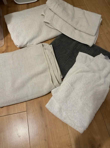 Photo of free Assorted towels and bath mat (Islington N1 (essex road)) #1