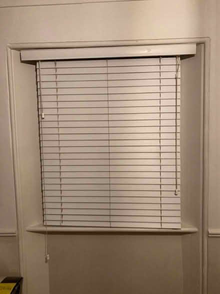 Photo of free White Venetian wooden blind (Penge SE20) #2