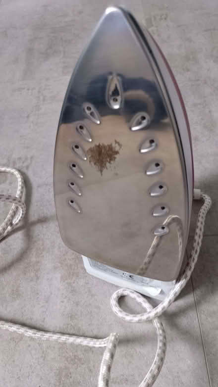 Photo of free Steam iron (Emmbrook RG41) #1