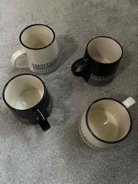 Photo of free X4 mugs (Caldecott OX14) #1