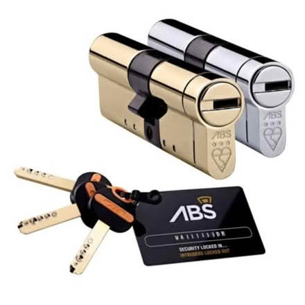 Photo of Locks (padlock door lock etc) (Shepshed (Leics) LE12 9) #1