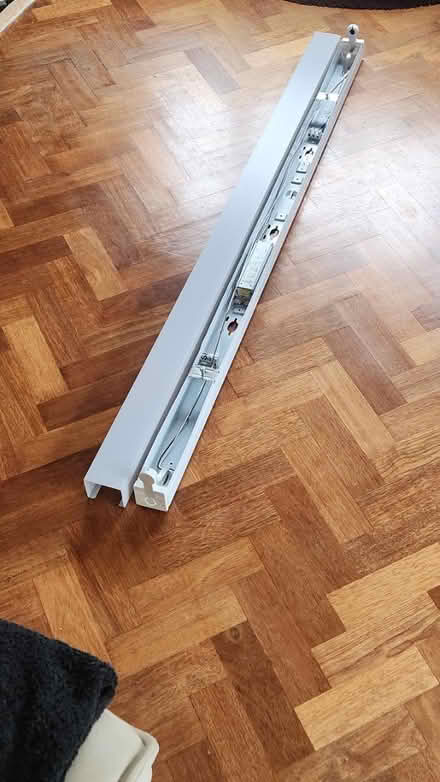 Photo of free 5ft tube light fitting (Ridgeway Dr & Ridgeway Rd) #1